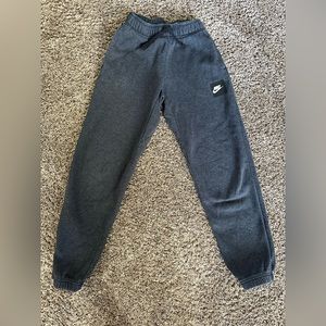 Boys Nike sweatpants joggers. Size Large